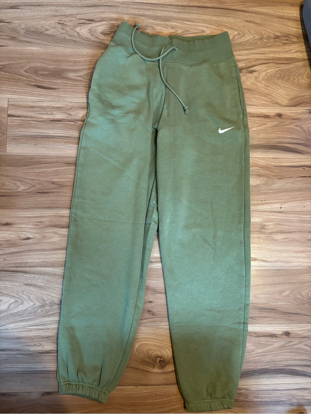Nike Women’s Sportswear Phoenix Fleece High-Waisted Oversized Sweatpants